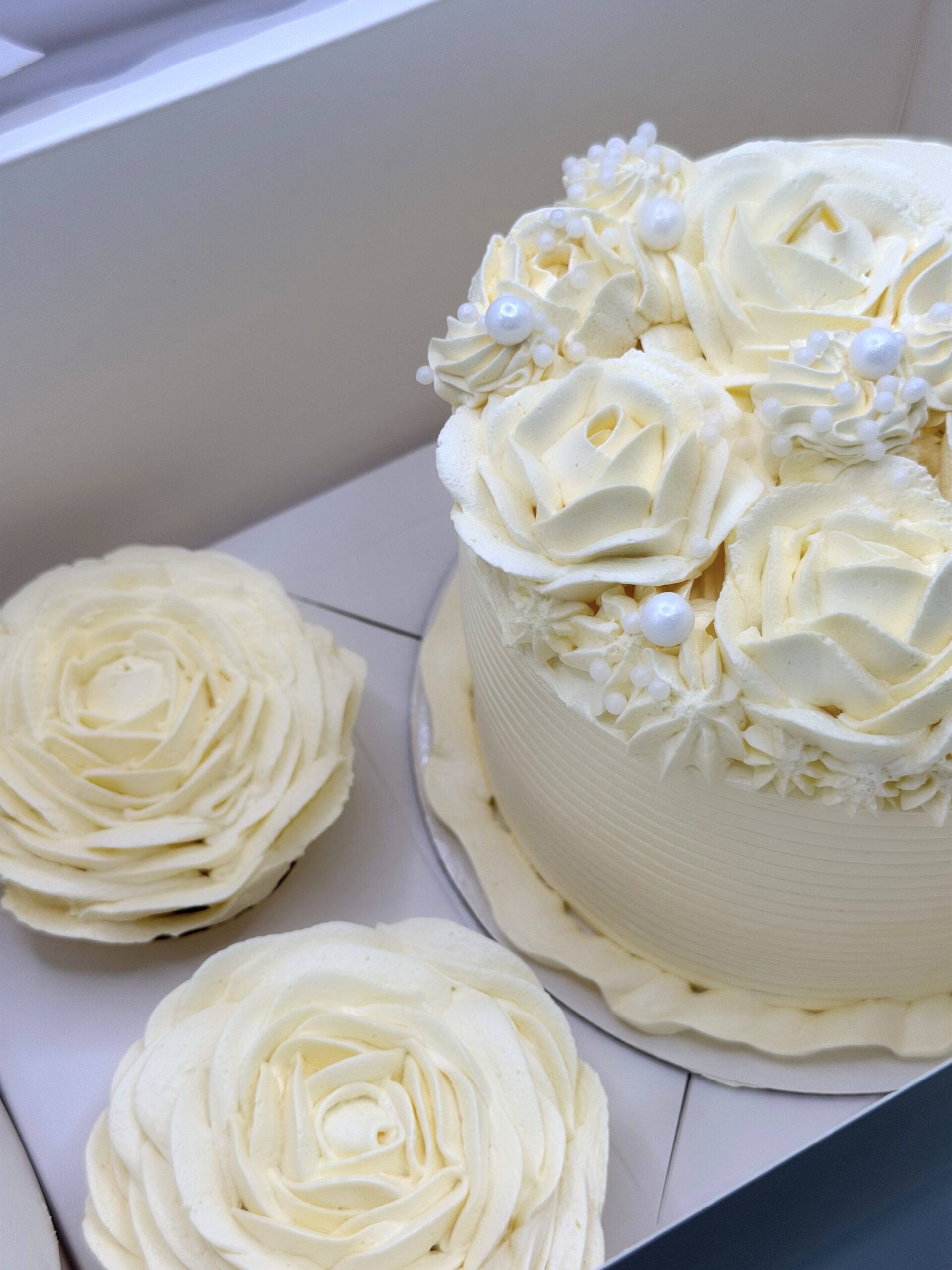 Mothers Day Cake Monochromatic Cake & Cupcake Set