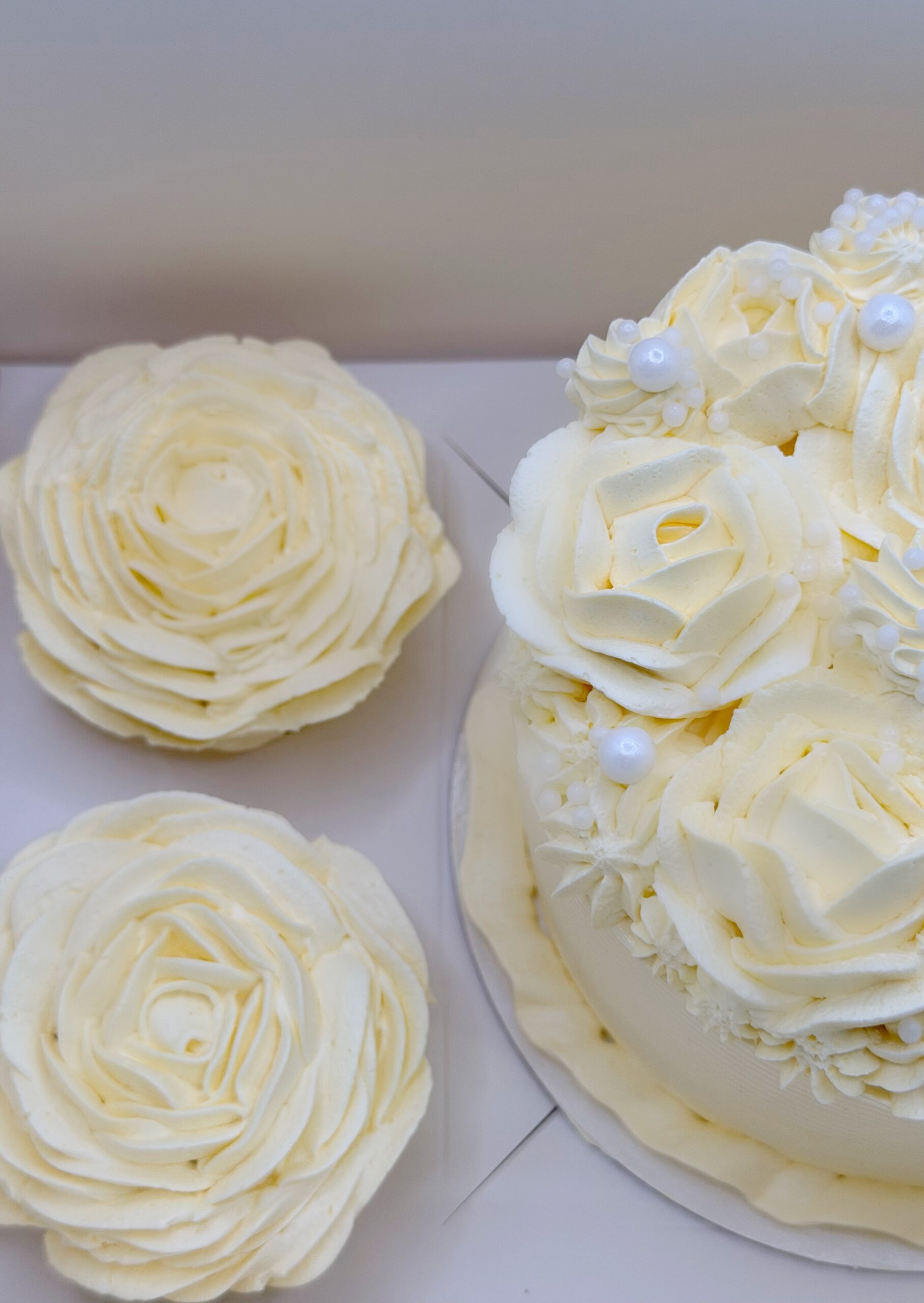 Mothers Day Cake Monochromatic Cake & Cupcake Set - Image 2